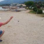 Kreta-Meisterschaften 2023: Guy Samson legt am Strand von Georgiopolis. Foto: Volker Sarbach